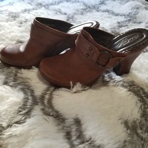 Born crown brown clogs buckle ring size 7